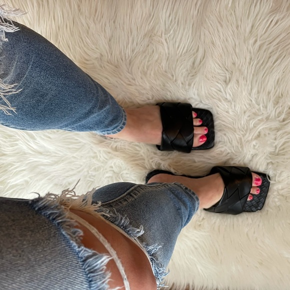🆕 Black Quilted Square Toe Flat Sandals - Picture 14 of 14